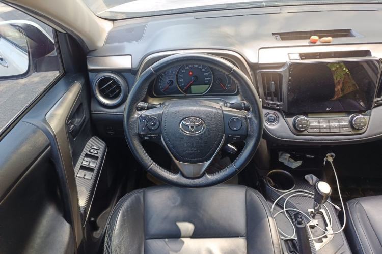 Used Toyota RAV4 2013 2.5L Automatic 4x4 Elite Edition Steering Wheel