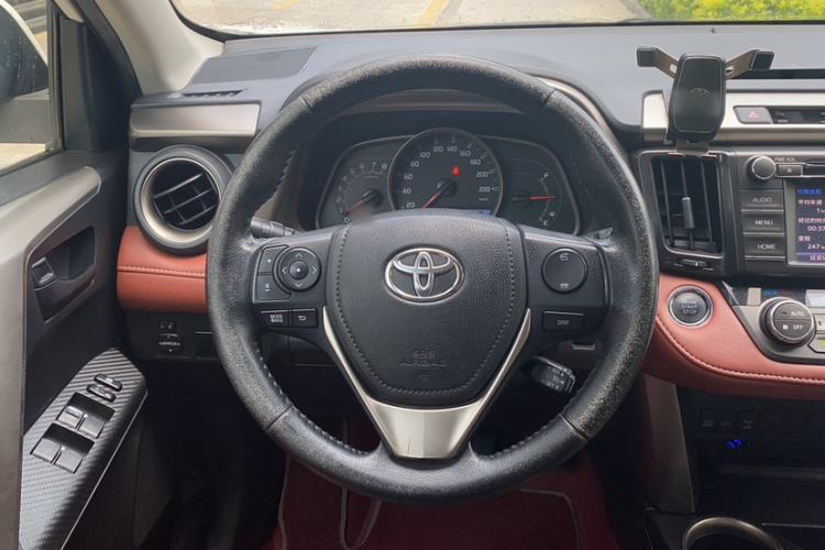 Used Toyota RAV4 2013 2.5L Automatic 4x4 Elite Edition Steering Wheel