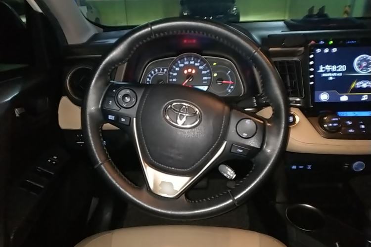 Used Toyota RAV4 2013 2.5L Automatic 4x4 Elite Edition Steering Wheel