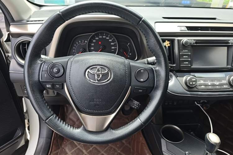 Used Toyota RAV4 2013 2.5L Automatic 4x4 Elite Edition Steering Wheel