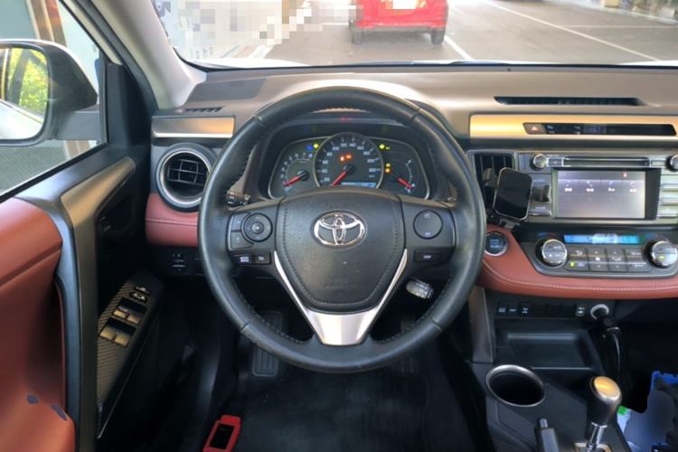 Used Toyota RAV4 2013 2.5L Automatic 4x4 Elite Edition Steering Wheel