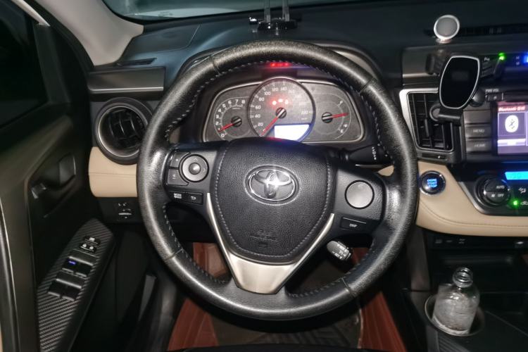 Used Toyota RAV4 2013 2.5L Automatic 4x4 Elite Edition Steering Wheel