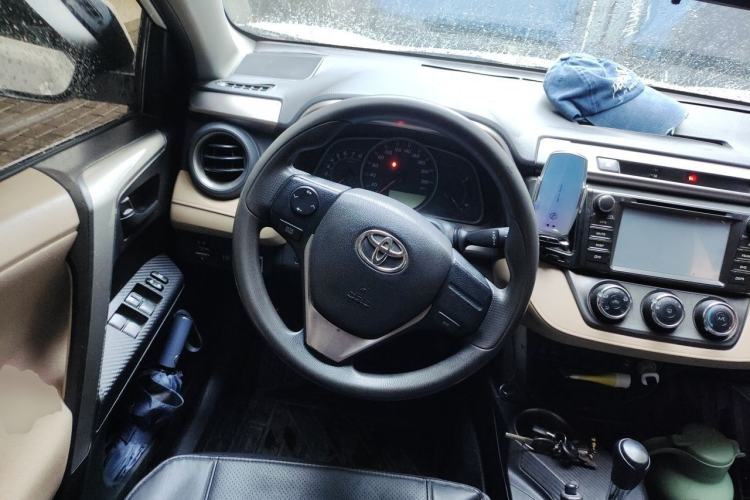 Used Toyota RAV4 2013 2.0L CVT Two-Wheel Drive Urban Edition Steering Wheel