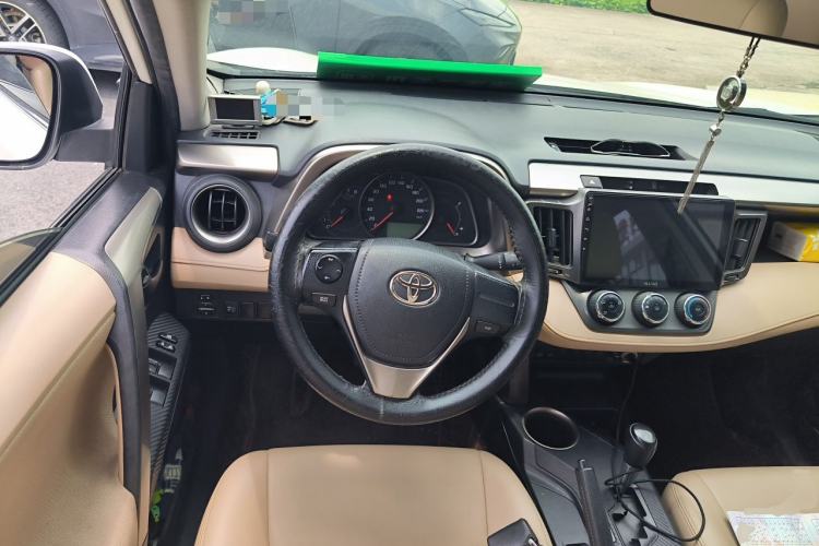 Used Toyota RAV4 2013 2.0L CVT Two-Wheel Drive Urban Edition Steering Wheel