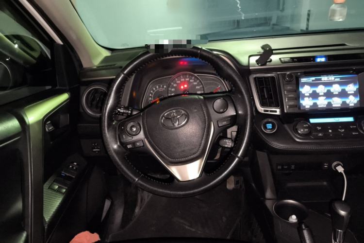 Used Toyota RAV4 2013 2.5L Automatic 4x4 Elite Edition Steering Wheel