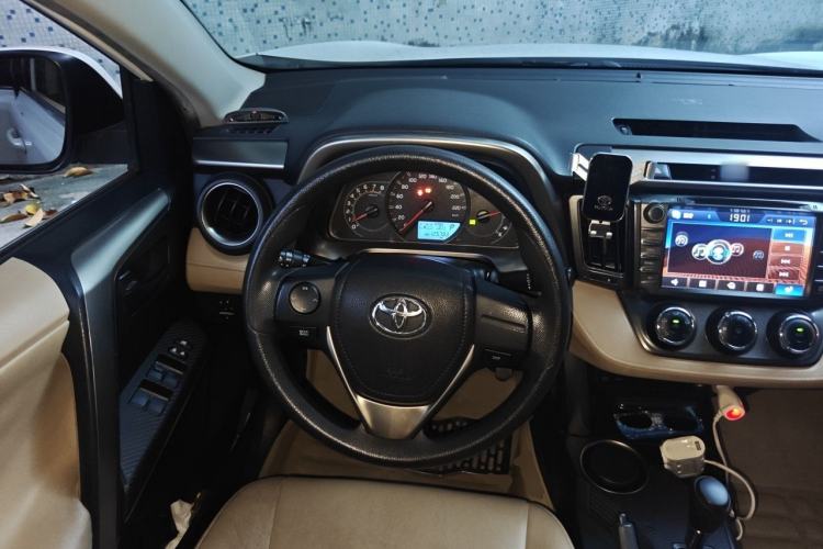 Used Toyota RAV4 2013 2.0L CVT Two-Wheel Drive Urban Edition Steering Wheel
