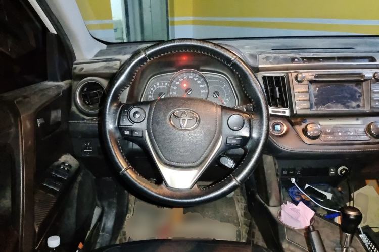 Used Toyota RAV4 2013 2.5L Automatic 4x4 Elite Edition Steering Wheel