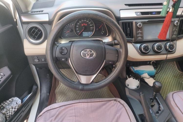 Used Toyota RAV4 2013 2.0L CVT Two-Wheel Drive Urban Edition Steering Wheel