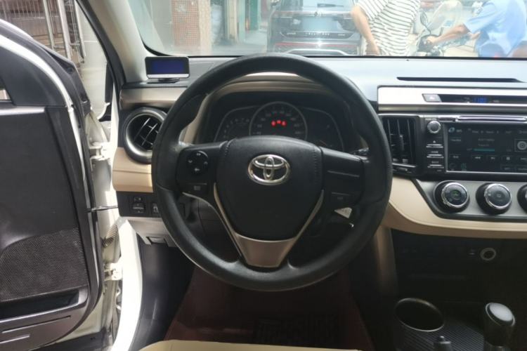 Used Toyota RAV4 2013 2.0L CVT Two-Wheel Drive Urban Edition Steering Wheel