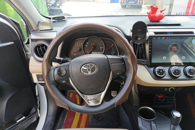 Used Toyota RAV4 2013 2.0L CVT Two-Wheel Drive Urban Edition Steering Wheel