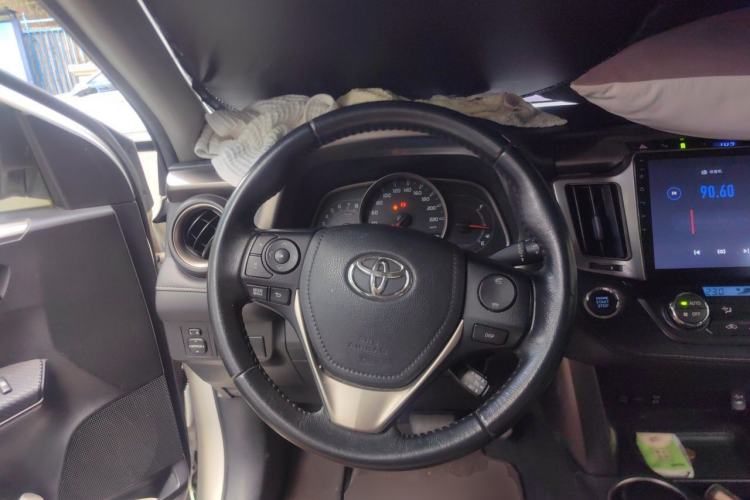 Used Toyota RAV4 2013 2.5L Automatic 4x4 Elite Edition Steering Wheel