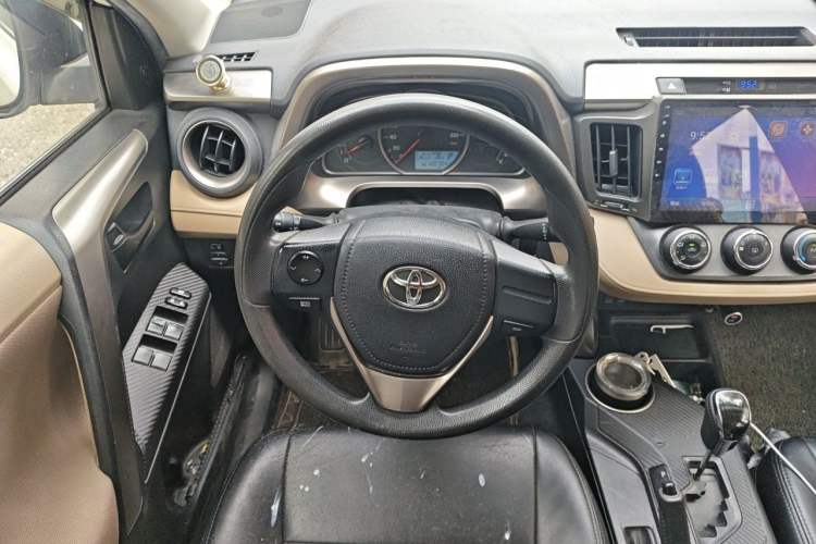 Used Toyota RAV4 2013 2.0L CVT Two-Wheel Drive Urban Edition Steering Wheel