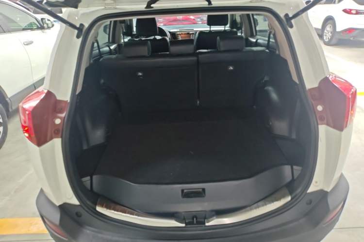Used Toyota RAV4 2013 2.5L Automatic 4x4 Elite Edition Trunk
