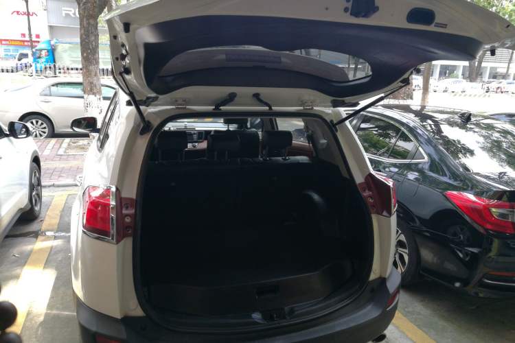 Used Toyota RAV4 2013 2.5L Automatic 4x4 Elite Edition Trunk