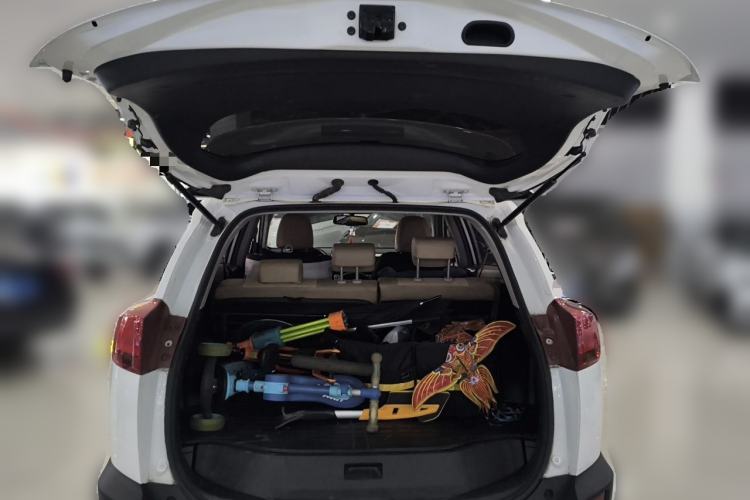 Used Toyota RAV4 2013 2.5L Automatic 4x4 Elite Edition Trunk