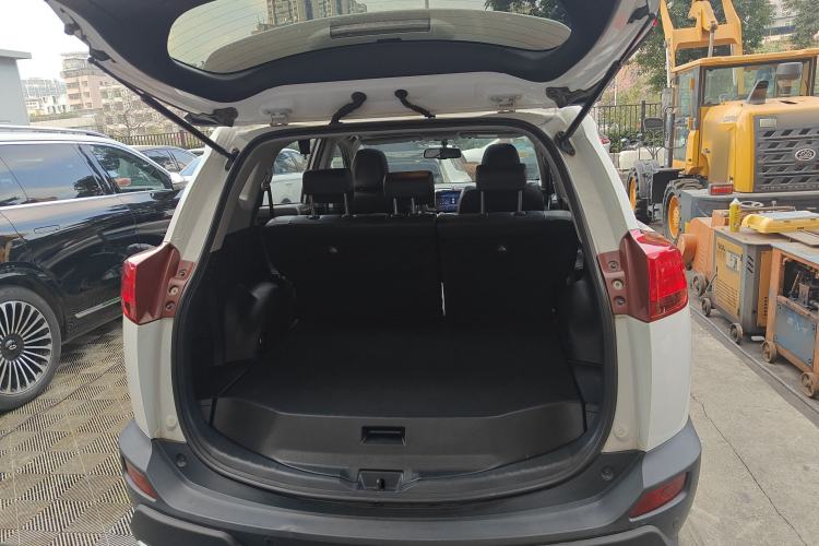 Used Toyota RAV4 2013 2.5L Automatic 4x4 Luxury Edition Trunk