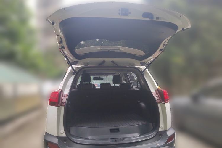 Used Toyota RAV4 2013 2.0L CVT Four-Wheel Drive New Edition Trunk