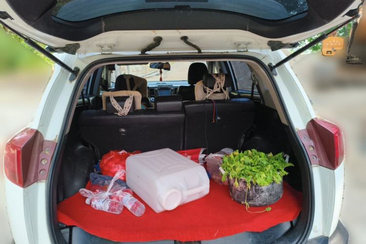 Used Toyota RAV4 2013 2.5L Automatic 4x4 Elite Edition Trunk