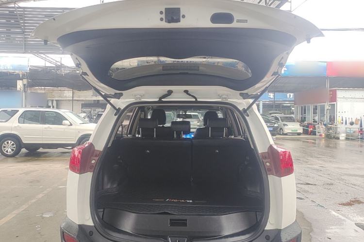 Used Toyota RAV4 2013 2.5L Automatic 4x4 Elite Edition Trunk