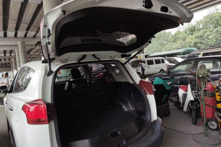 Used Toyota RAV4 2013 2.5L Automatic 4x4 Elite Edition Trunk