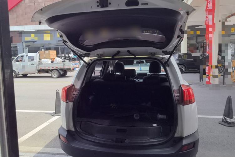 Used Toyota RAV4 2013 2.0L CVT Four-Wheel Drive Fashion Edition Trunk