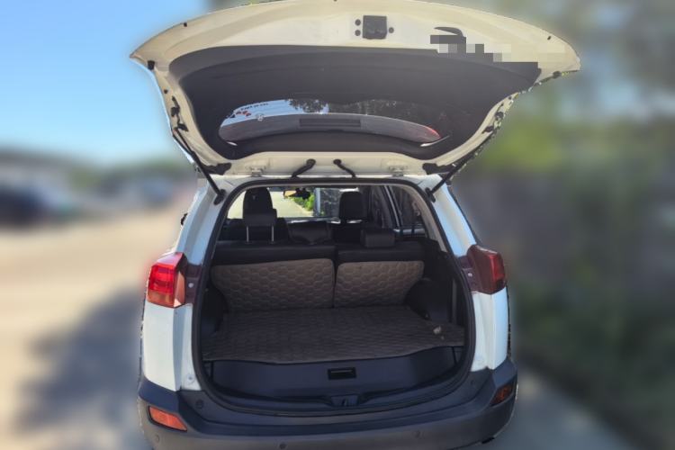 Used Toyota RAV4 2013 2.0L CVT Four-Wheel Drive New Edition Trunk