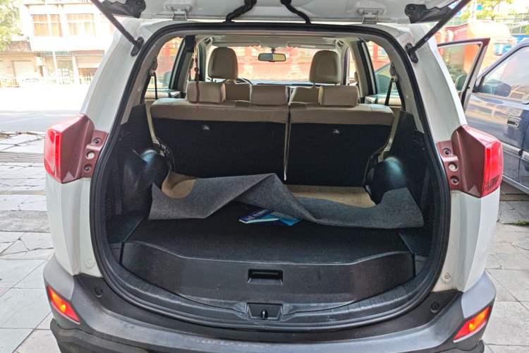 Used Toyota RAV4 2013 2.5L Automatic 4x4 Elite Edition Trunk