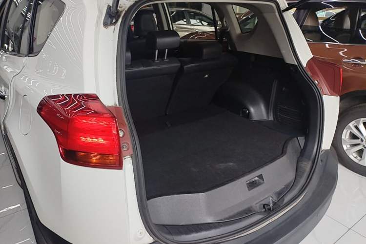 Used Toyota RAV4 2013 2.5L Automatic 4x4 Luxury Edition Trunk