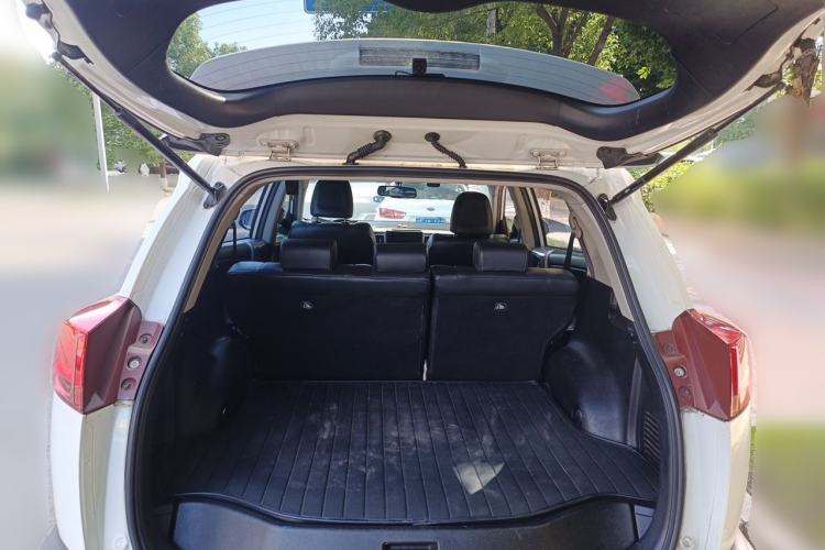 Used Toyota RAV4 2013 2.5L Automatic 4x4 Elite Edition Trunk