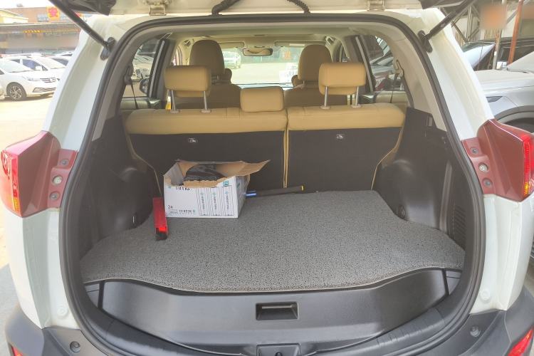 Used Toyota RAV4 2013 2.0L CVT Four-Wheel Drive Fashion Edition Trunk