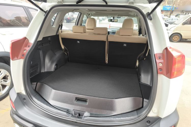 Used Toyota RAV4 2013 2.5L Automatic 4x4 Elite Edition Trunk