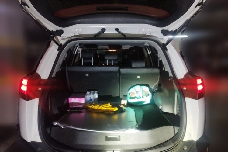 Used Toyota RAV4 2013 2.0L CVT Four-Wheel Drive New Edition Trunk