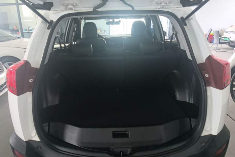 Used Toyota RAV4 2013 2.0L CVT Four-Wheel Drive Fashion Edition Trunk
