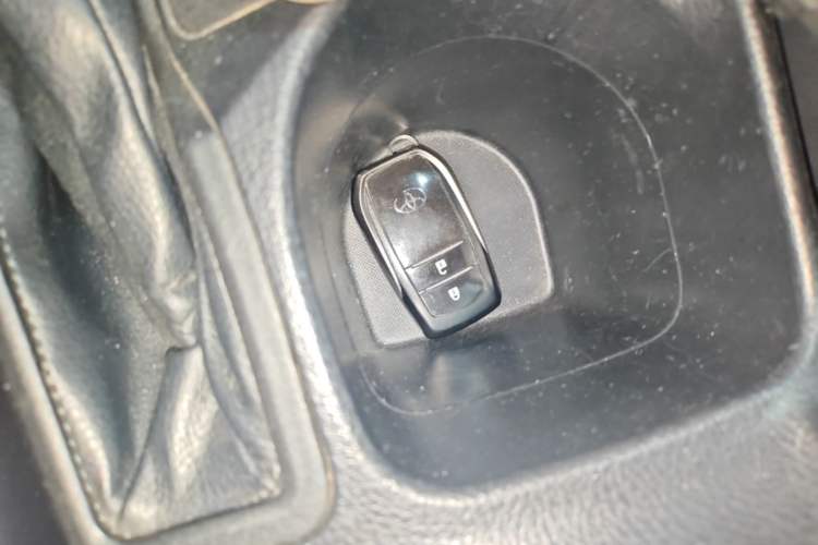 Used Toyota RAV4 2013 2.5L Automatic 4x4 Elite Edition Vehicle Key