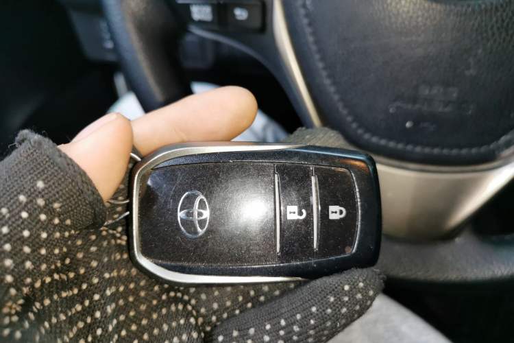 Used Toyota RAV4 2013 2.5L Automatic 4x4 Elite Edition Vehicle Key