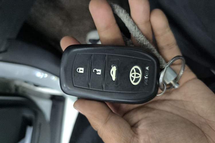 Used Toyota RAV4 2013 2.5L Automatic 4x4 Elite Edition Vehicle Key