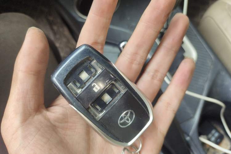 Used Toyota RAV4 2013 2.5L Automatic 4x4 Prestige Edition Vehicle Key