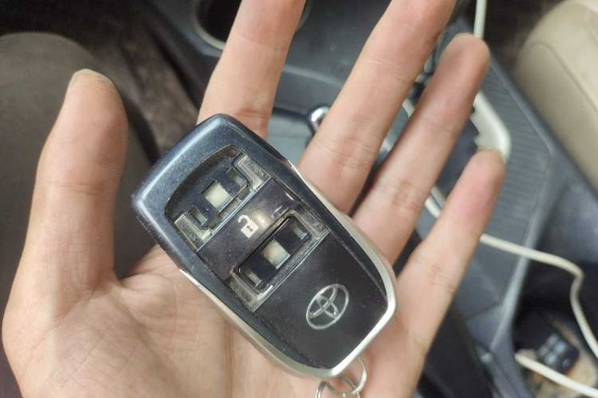 Used Toyota RAV4 2013 2.5L Automatic 4x4 Prestige Edition Vehicle Key