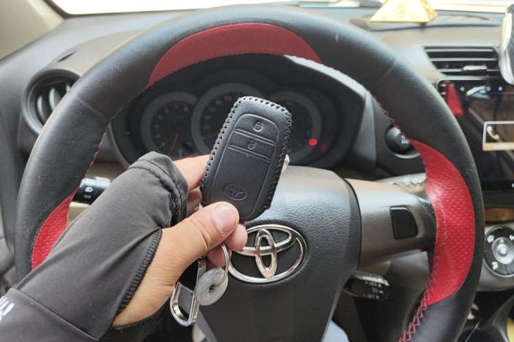 Used Toyota RAV4 2013 Special Edition 2.4L Automatic 4x4 Prestige Vehicle Key