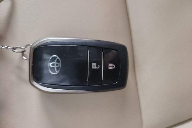 Used Toyota RAV4 2013 2.5L Automatic 4x4 Elite Edition Vehicle Key