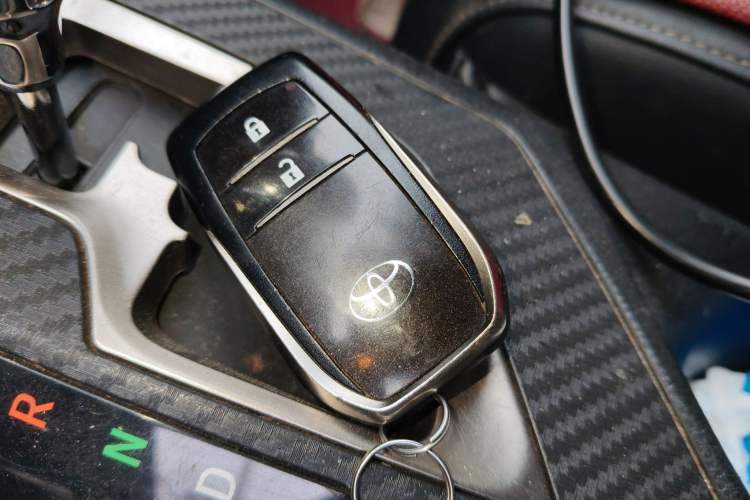 Used Toyota RAV4 2013 2.5L Automatic 4x4 Elite Edition Vehicle Key