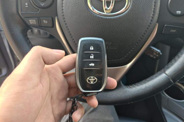Used Toyota RAV4 2013 2.0L CVT Four-Wheel Drive New Edition Vehicle Key