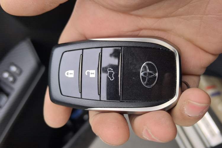 Used Toyota RAV4 2013 2.5L Automatic 4x4 Prestige Edition Vehicle Key