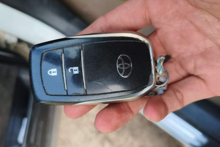 Used Toyota RAV4 2013 2.5L Automatic 4x4 Elite Edition Vehicle Key