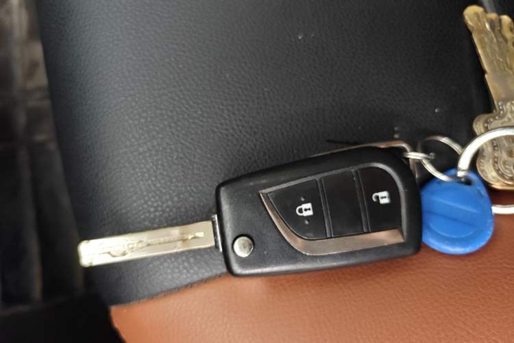 Used Toyota RAV4 2013 2.0L CVT Two-Wheel Drive Urban Edition Vehicle Key