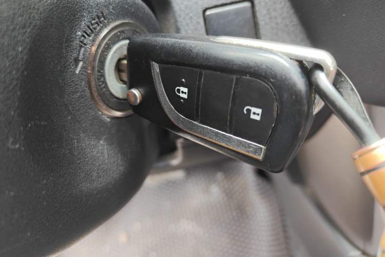 Used Toyota RAV4 2013 2.0L CVT Four-Wheel Drive Fashion Edition Vehicle Key