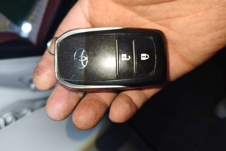 Used Toyota RAV4 2013 2.5L Automatic 4x4 Elite Edition Vehicle Key