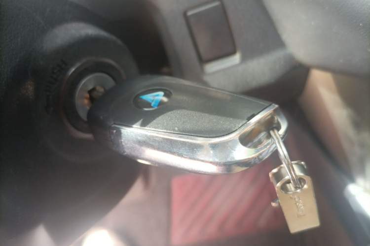 Used Toyota RAV4 2013 2.0L CVT Four-Wheel Drive Fashion Edition Vehicle Key