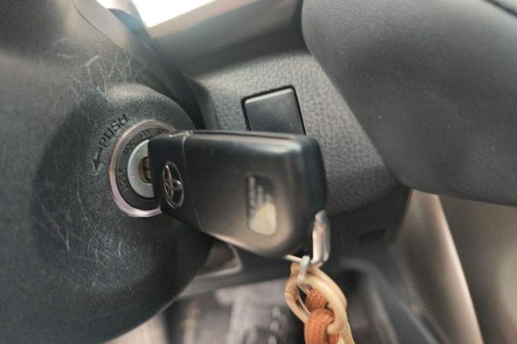 Used Toyota RAV4 2013 2.0L CVT Four-Wheel Drive Fashion Edition Vehicle Key
