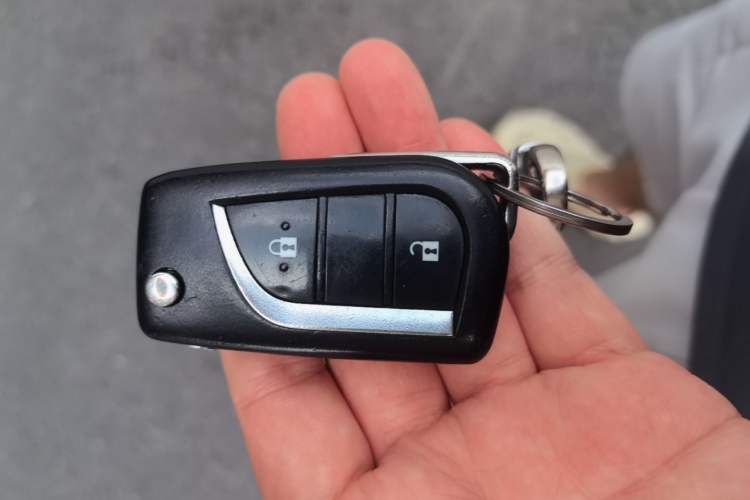 Used Toyota RAV4 2013 2.0L CVT Four-Wheel Drive Fashion Edition Vehicle Key
